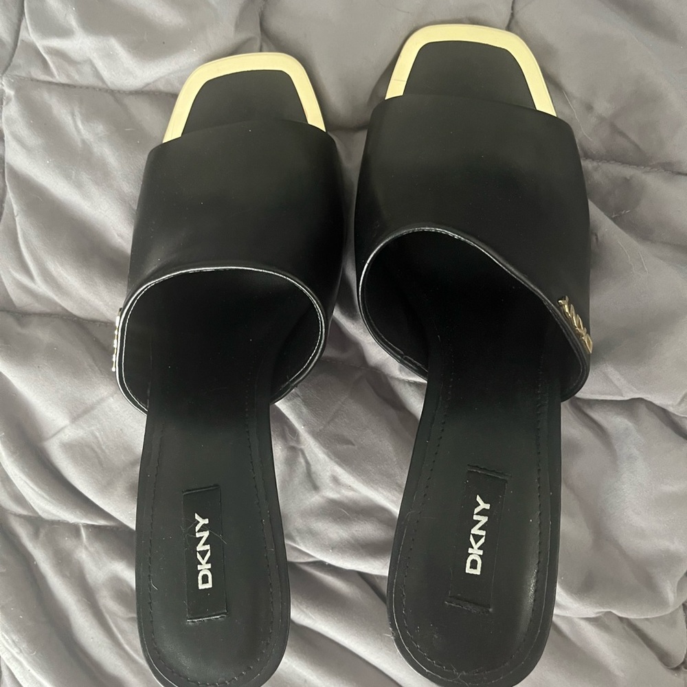 DKNY Women’s Open Toe Fashion Pump Heel Sandal